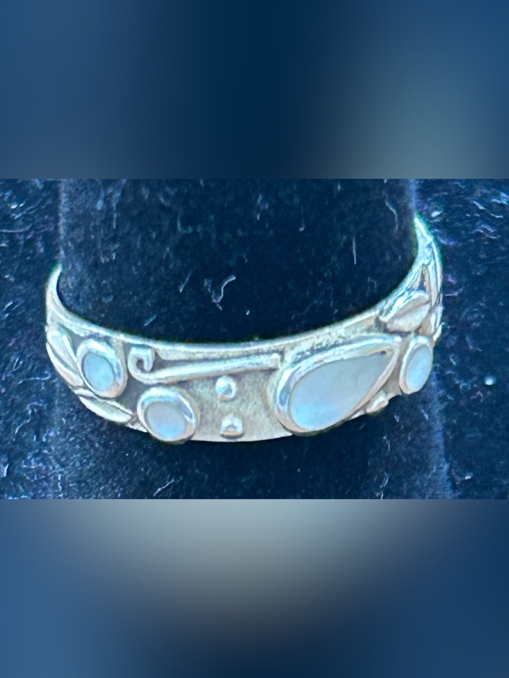 Vintage sterling silver and mother of pearl ring